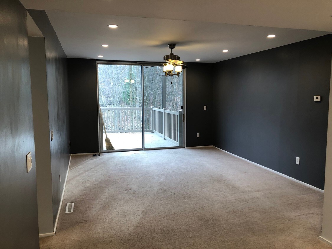 living area - 6550 Chaffee Ct