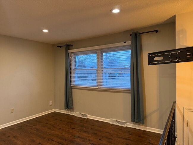 Sala de estar 1 - 3309 Winston Dr