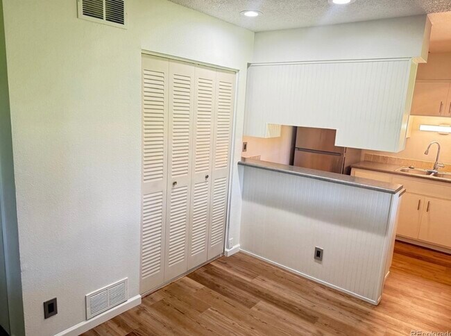 Foto del edificio - 9255 E Lehigh Ave