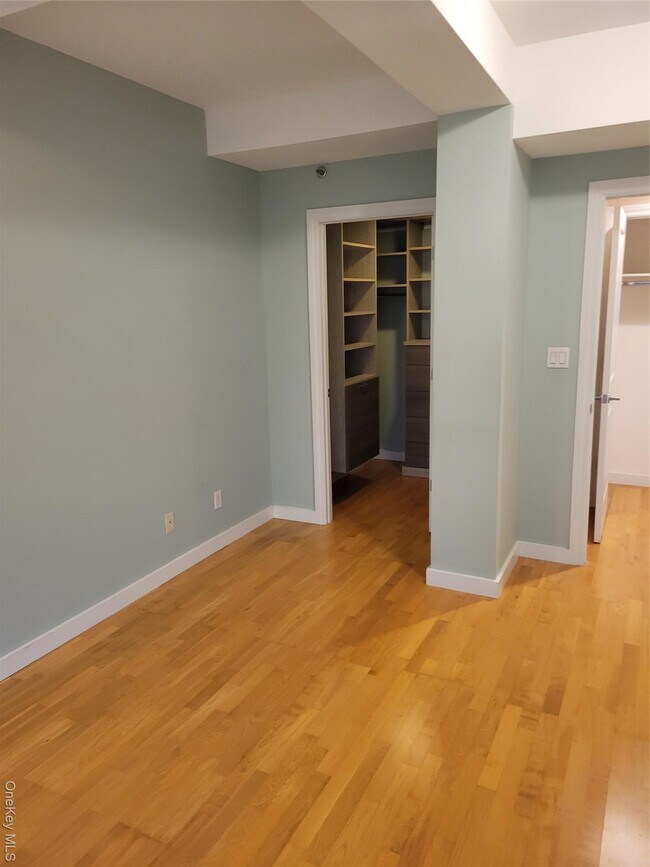 Building Photo - 143-20 Hoover Ave