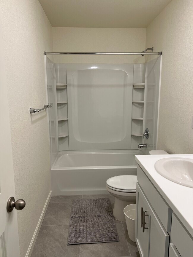Planta 2 - Baño común - 329 Shafer Ave