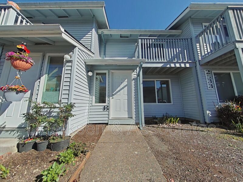 Primary Photo - 2533 SW Pickford St
