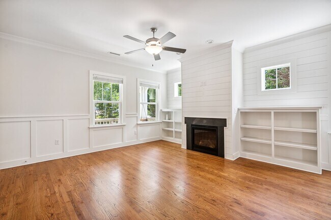 Photo - Available Now! Gorgeous Two-Story 4bd/3ba ... House