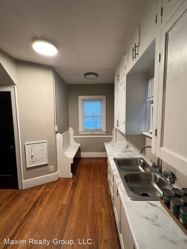Building Photo - 3 br, 1 bath House - 5611 N 27th St