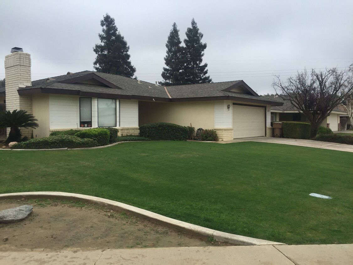 Building Photo - 6017 Amber Oaks Ave