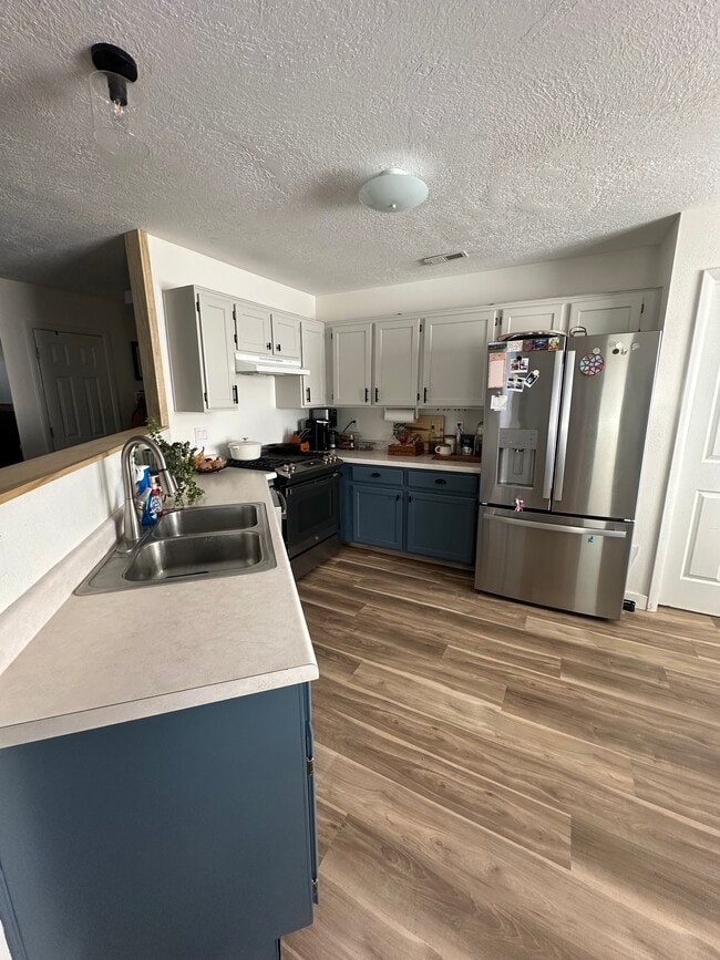 Building Photo - 1097 N Cedar Blvd