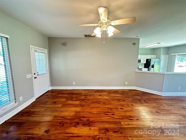 Building Photo - 10414 Roundleaf Dr
