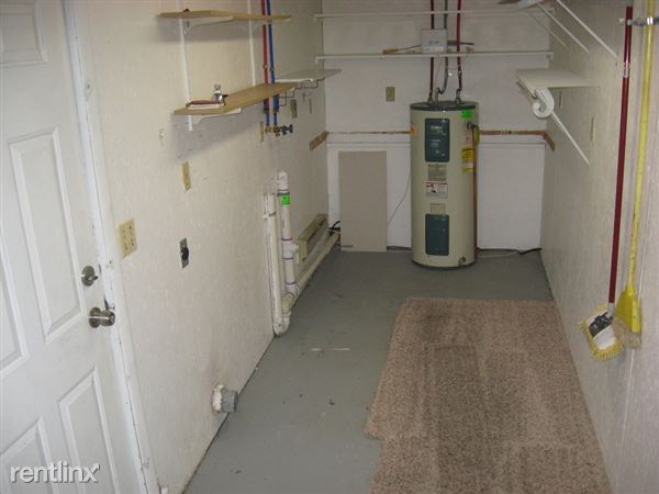 Building Photo - 6445 Sommerset Rd