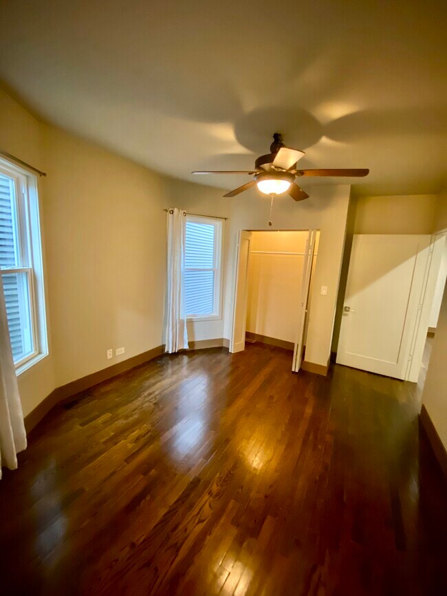 Master Bedroom - 2850 W Henderson St