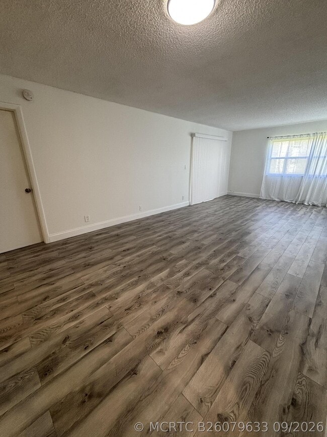 Foto del edificio - 220 Lakeview Dr