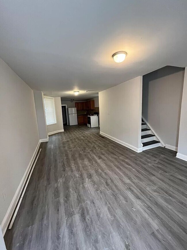 Building Photo - 3 Bedroom Home