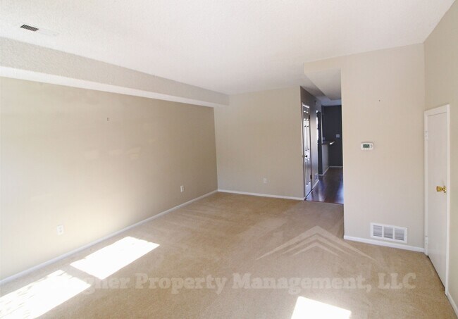 Foto del edificio - Fantastic Townhome