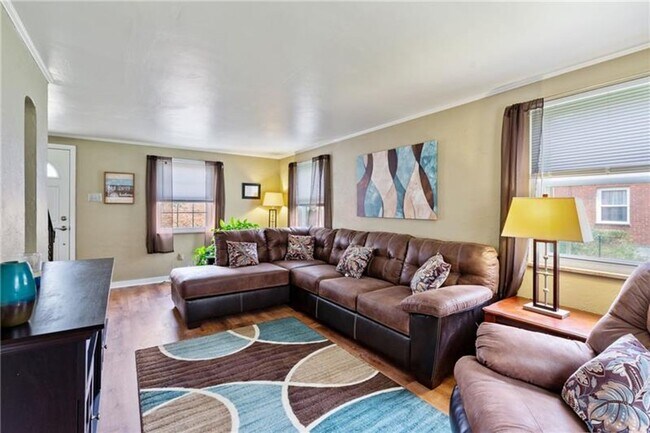 Photo - 3 Bed/1 Bath Home-Available Now in Penn Hi...