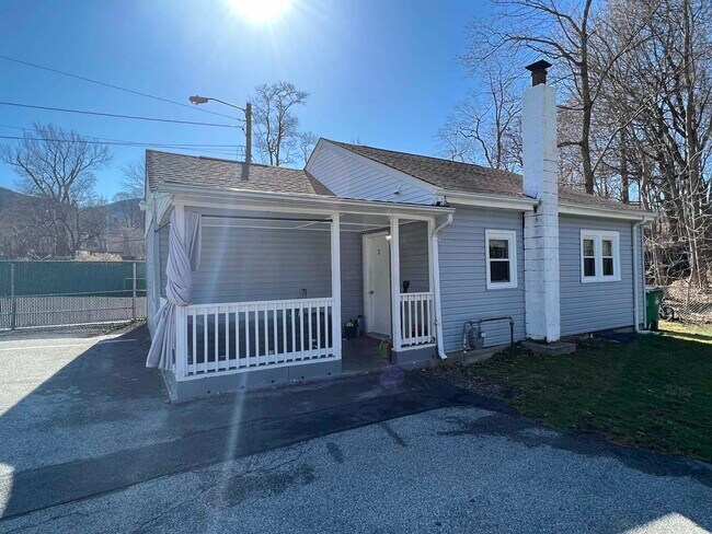 Building Photo - 2 Spring Valley St