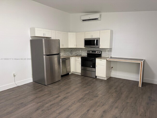 Foto del edificio - 1330 NE 133rd St