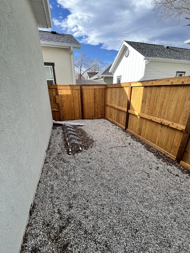 Building Photo - 843a W 1st St