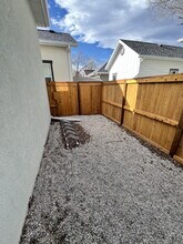 Building Photo - 843a W 1st St