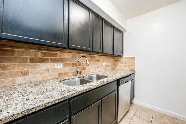 Building Photo - 7510 Shadyvilla Ln