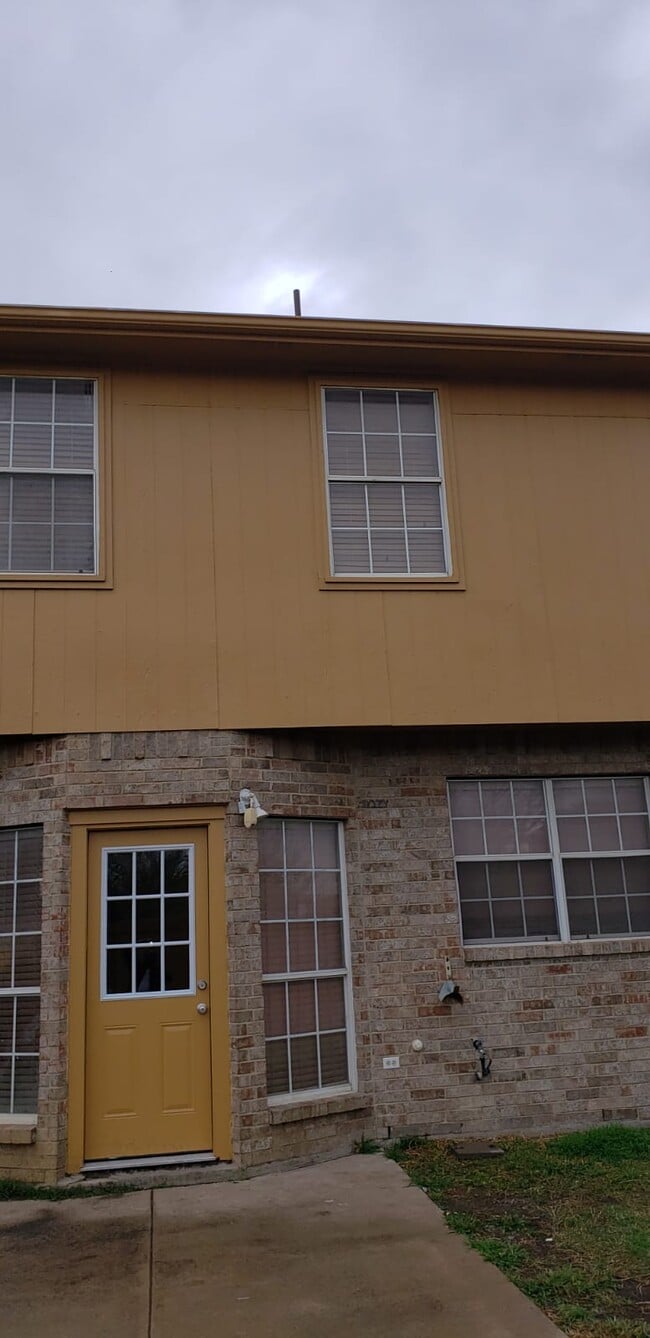 Foto del edificio - 3460 Braes Meadow Dr