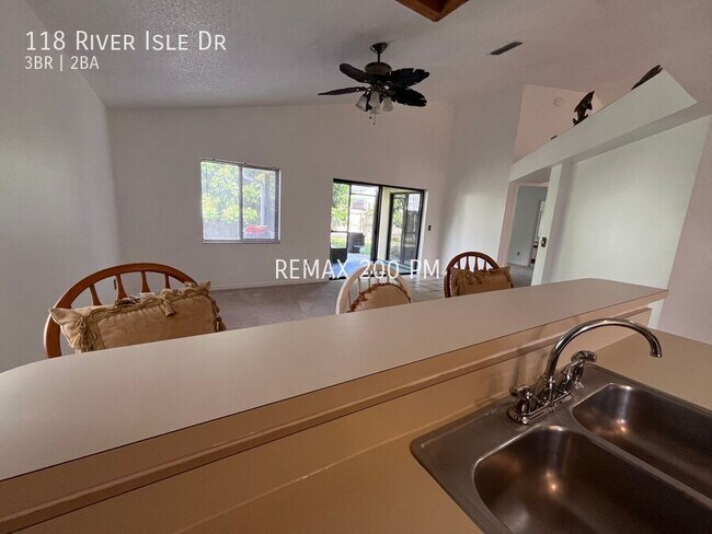 Foto del edificio - 118 River Isle Dr