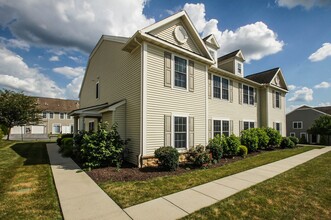 Building Photo - 215 Springmont Dr