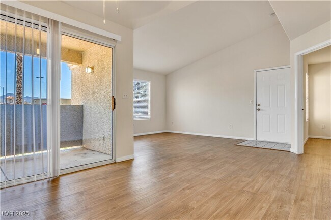 Foto del edificio - 2300 E Silverado Ranch Blvd