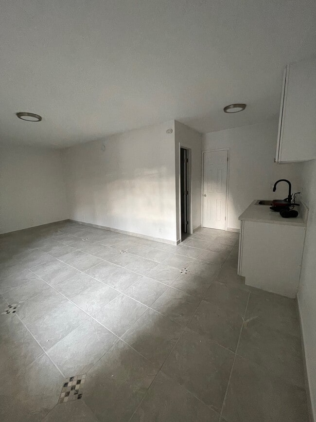 Building Photo - Zelzah Avenue Apartments