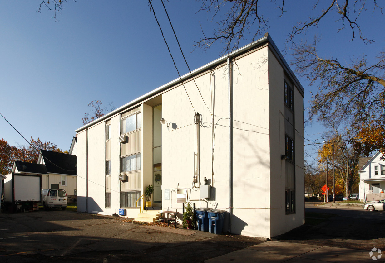 Building Photo - 723 S Main St