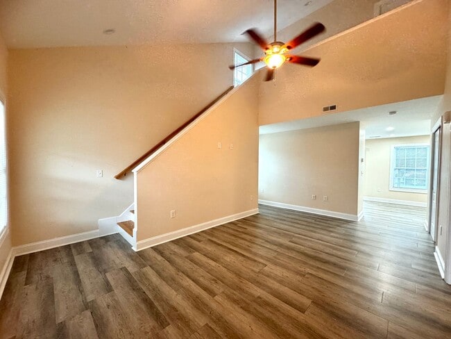 Foto del edificio - More units and move-in options available.