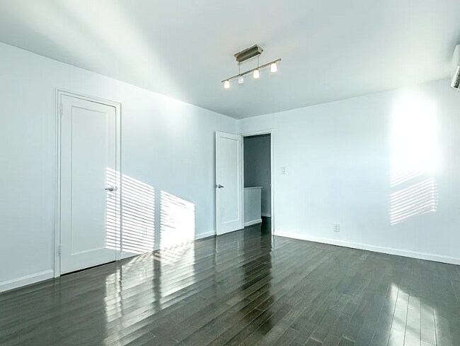 Foto del edificio - 77-51 251st St