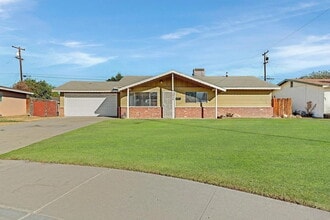 Building Photo - 1930 Stillman Ave