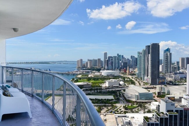 Building Photo - 1750 N Bayshore Dr