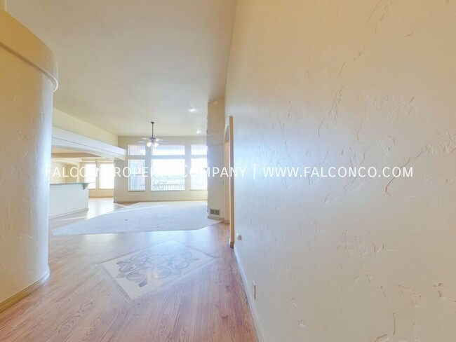 Foto del edificio - Stunning Home In Pine Creek! - Available D...