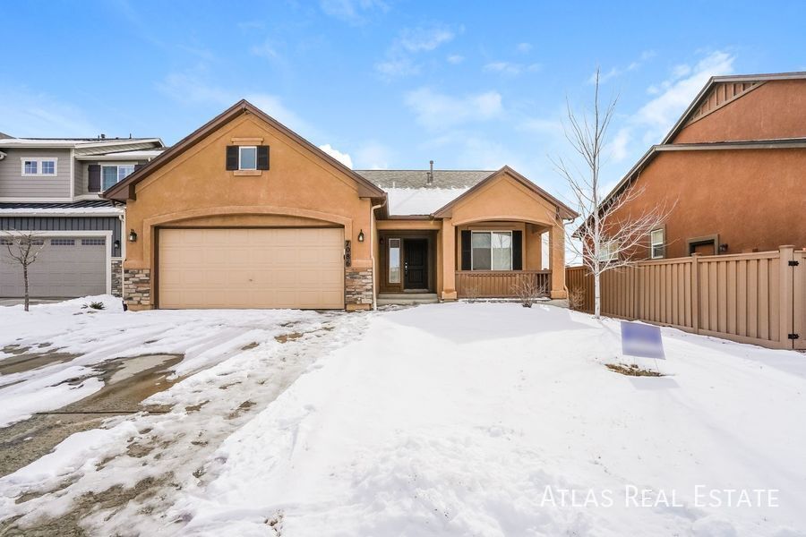 Foto principal - Coming soon! Gorgeous 4 Bedroom 3 Bath hom...