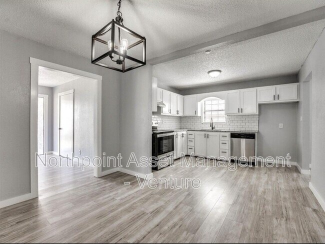 Building Photo - 1209 NE 42nd St