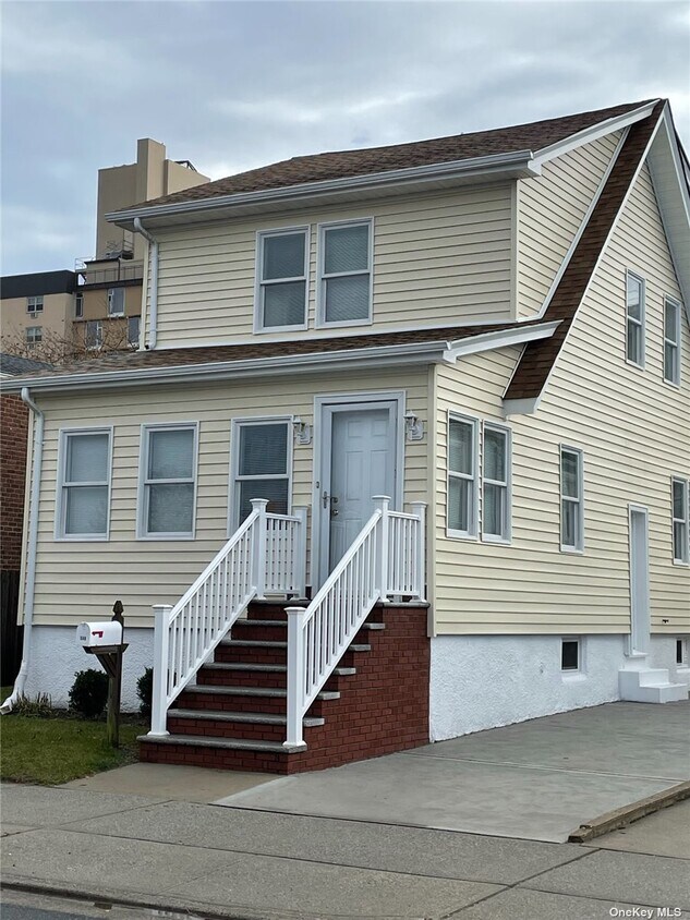 Primary Photo - 548 E Broadway