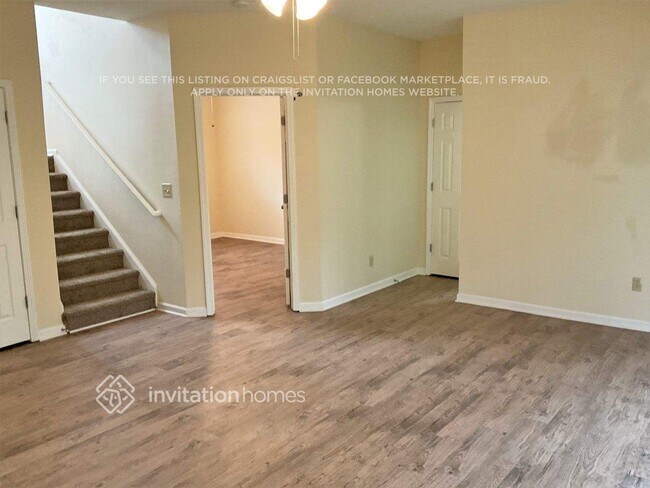 Building Photo - 2708 Waymar Dr SW