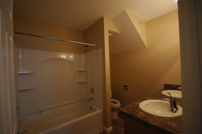 Building Photo - 11 S Summit St