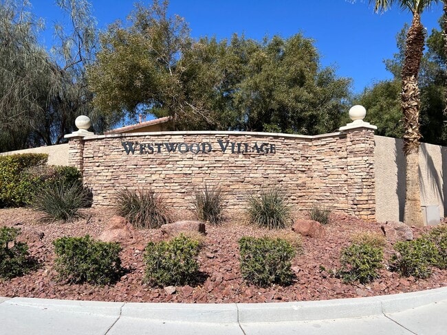 Foto del edificio - Clean 2 Story 3 Bedroom Home In The Heart of Green Valley Ranch