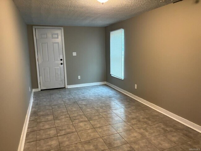 Building Photo - 1164 Freemont Dr