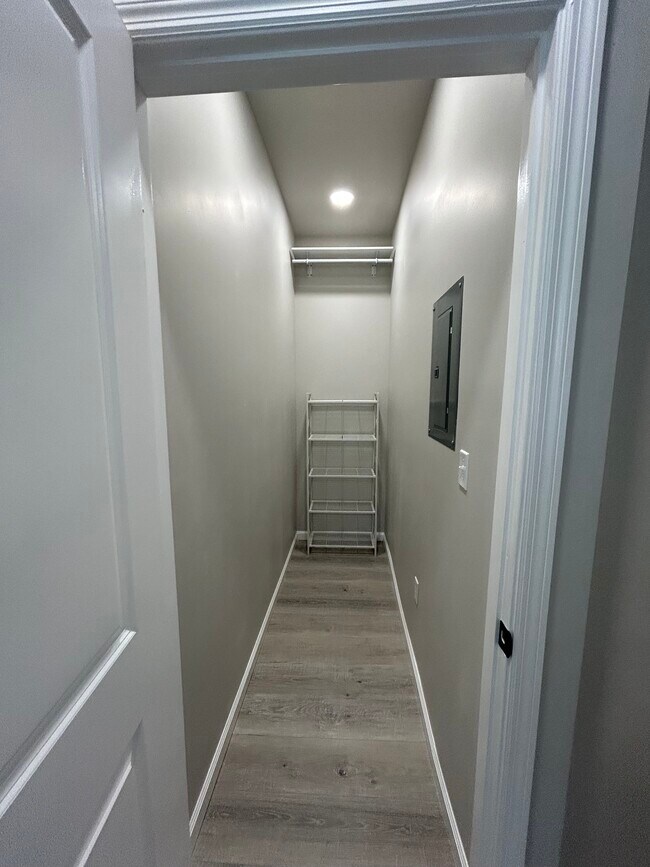 Foto del edificio - 1 Caroline Ave