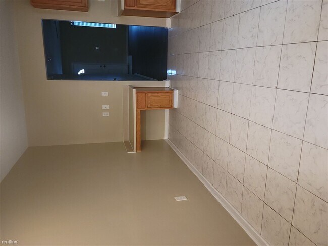 Building Photo - 2 br, 2.5 bath Townhome - 8414 McGirts Vil...