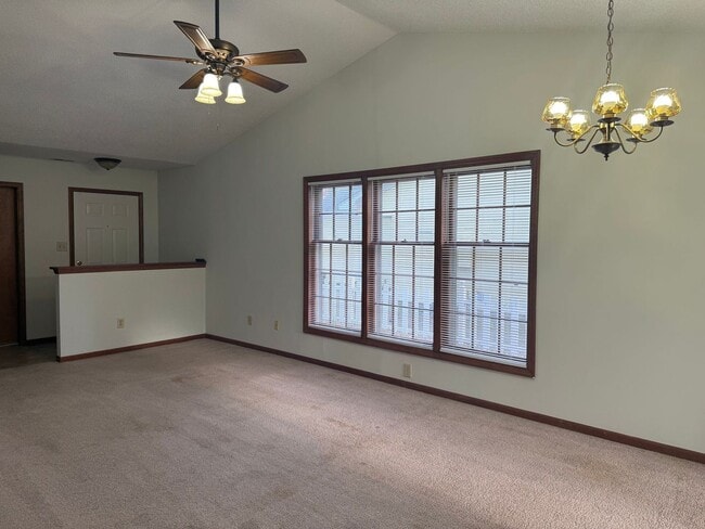 Building Photo - Nice 2 bedroom 2 bath duplex