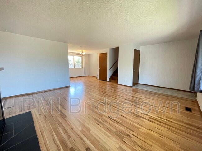 Building Photo - 12016 SE Redwood Ave