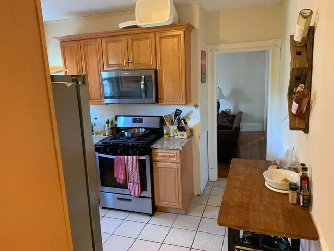 Foto del edificio - AMAZING 4 BED 2 BATH UNIT!!!!