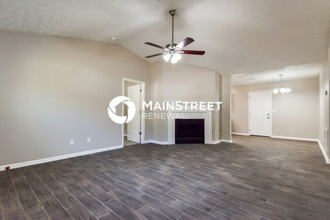 Building Photo - 3 Bedroom Pet-Friendly Home in Riverdale, ...