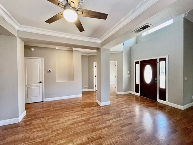 Building Photo - $3,500 Private pool, Solar Panels, 5 Bed, ...