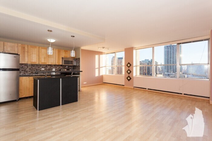 Primary Photo - Fantastic 1 bedroom in Lakeview available ...