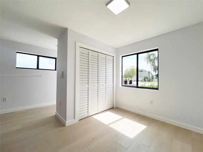 Foto del edificio - 2555 SW 67th Ave