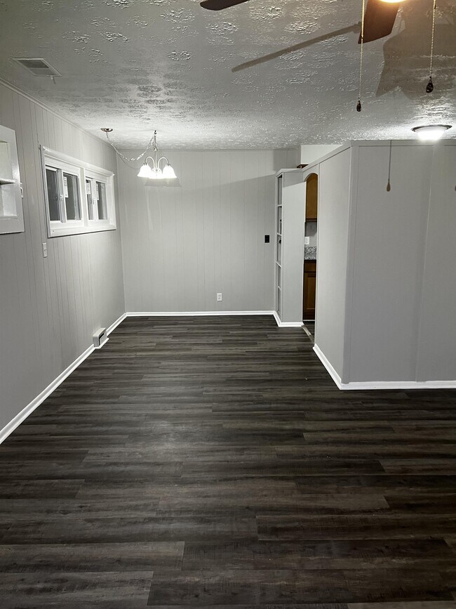 Building Photo - 4820 Bluebird Ave